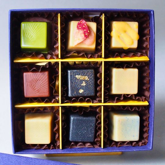 【12月上旬予約開始】ローチョコレートギフト9粒「和を以て貴しと為す。」 ー巡り、ひらく、陰陽五行ショコラー／手提げ袋付き