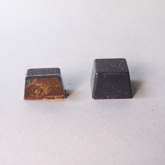 【12月上旬予約開始】ローチョコレートギフト9粒「和を以て貴しと為す。」 ー巡り、ひらく、陰陽五行ショコラー／手提げ袋付き