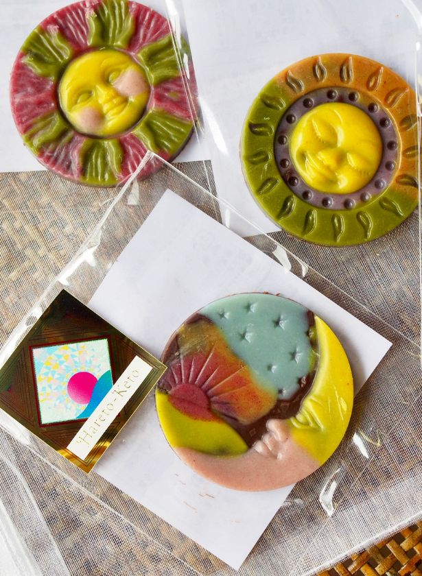 [Recommended for cake decoration] Moon and sun colorful raw chocolate [Dairy-free vegan chocolate]