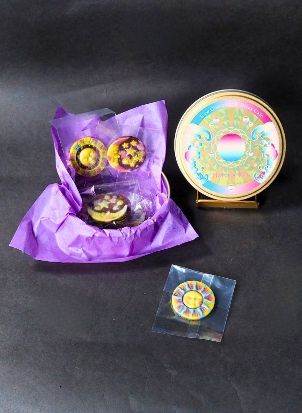 [Recommended for cake decoration] Moon and sun colorful raw chocolate [Dairy-free vegan chocolate]