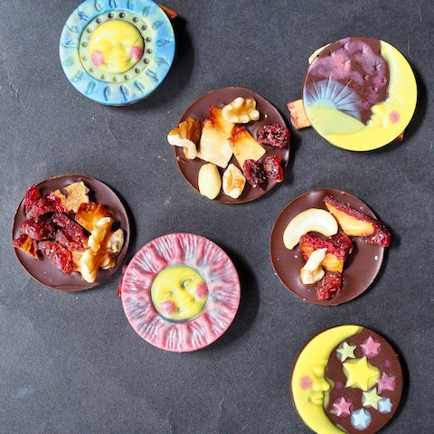 [Recommended for cake decoration] Moon and sun colorful raw chocolate [Dairy-free vegan chocolate]