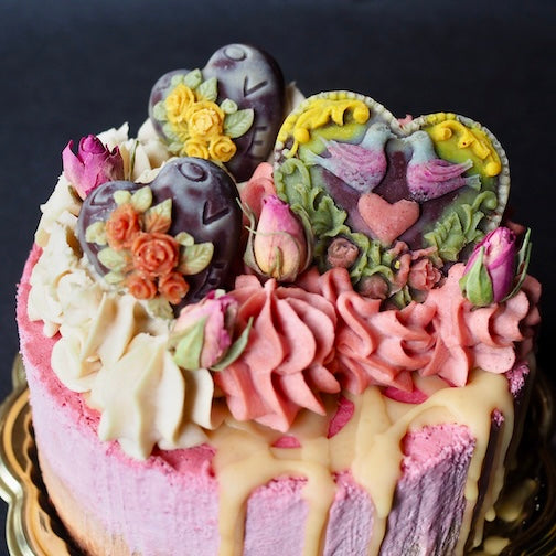 エシカルなオーガニックカカオを使用した乳製品不使用のローケーキとローチョコレート