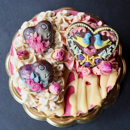 ピンク色のナチュラルで可愛い夏にぴったりの冷たいアイスケーキ。ビーガンケーキで栄養満点