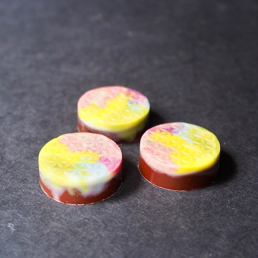 "Ananda Blossom" is a chocolate gift that brings harmony to life and the universe.