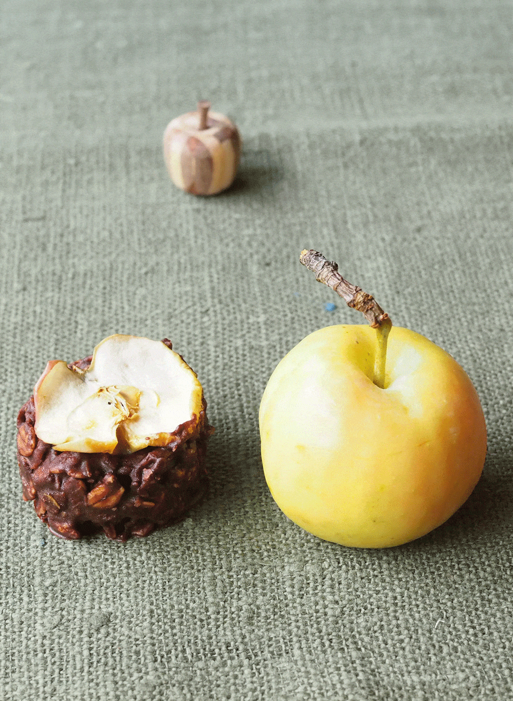 ふるカフェ系ハルさんの休日で登場した彦根りんごを使用したチョコレート。
